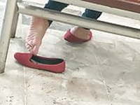 candid feet - girl soles