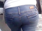 milf buen culo en jeans