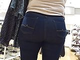 Candid sexy big ass milf in tight jeans
