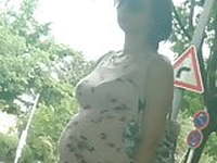 Schwangere mit Milchtitten