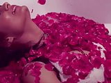 Indian Bollywood actress anveshi jain sexy bathing hot video