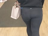 Thick ass in black leggings