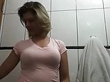 Brazilian girl um the badroom