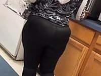 Fat bubble butt in black leather leggings 