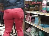 Candid booty in sexy jeans